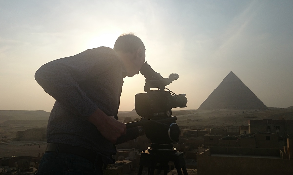 Alister Chapman shoots Egyptian pyramid with FX9