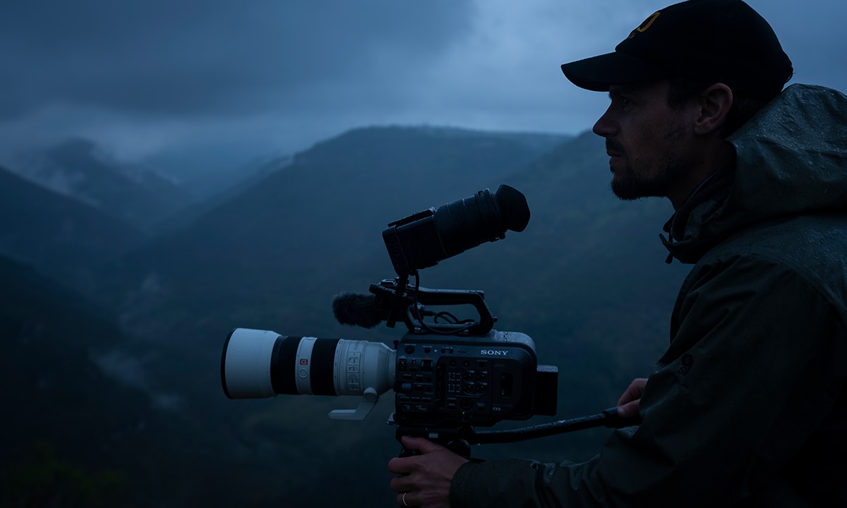 Night-time scene with FX9 and Mathieu Le Lay