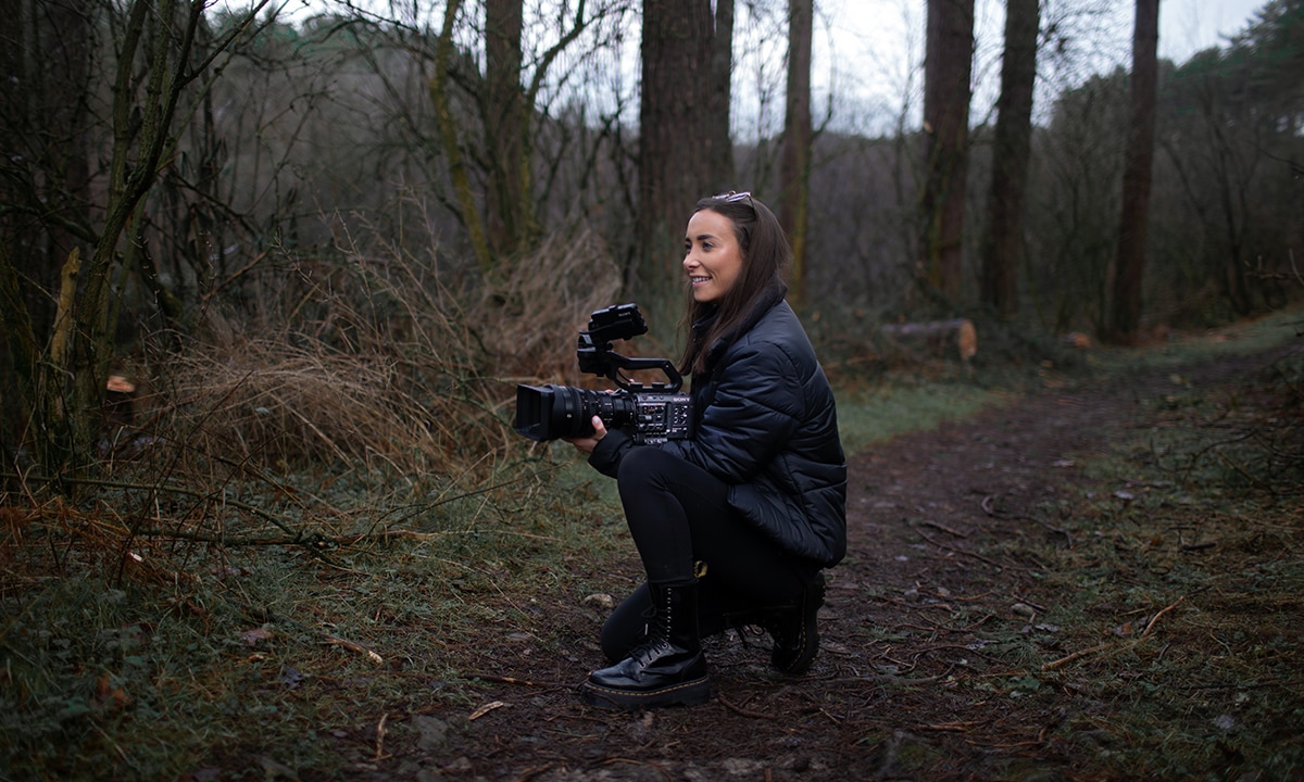 Jenny Alice mit der ILME-FX6 im Wald