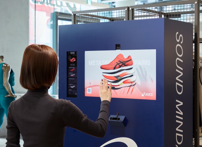 A customer is using SRD in ASICS store.