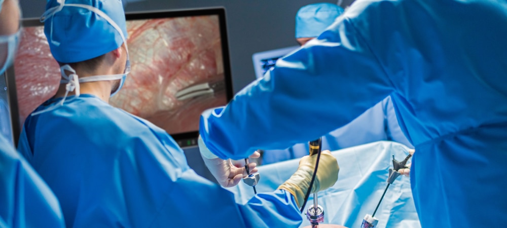 Surgeons are making operation using Sony’s LMD-XH550MT surgical monitor