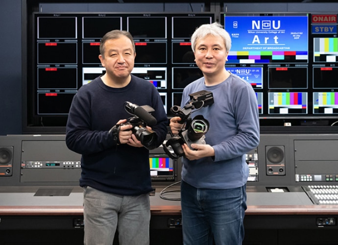 Nihon University College of Art, Fachbereich für Rundfunk – Professor Hiroshi Abe und Techniker Jingo Azumi mit Cinema Line-Kameras FX6 und FX30 von Sony 