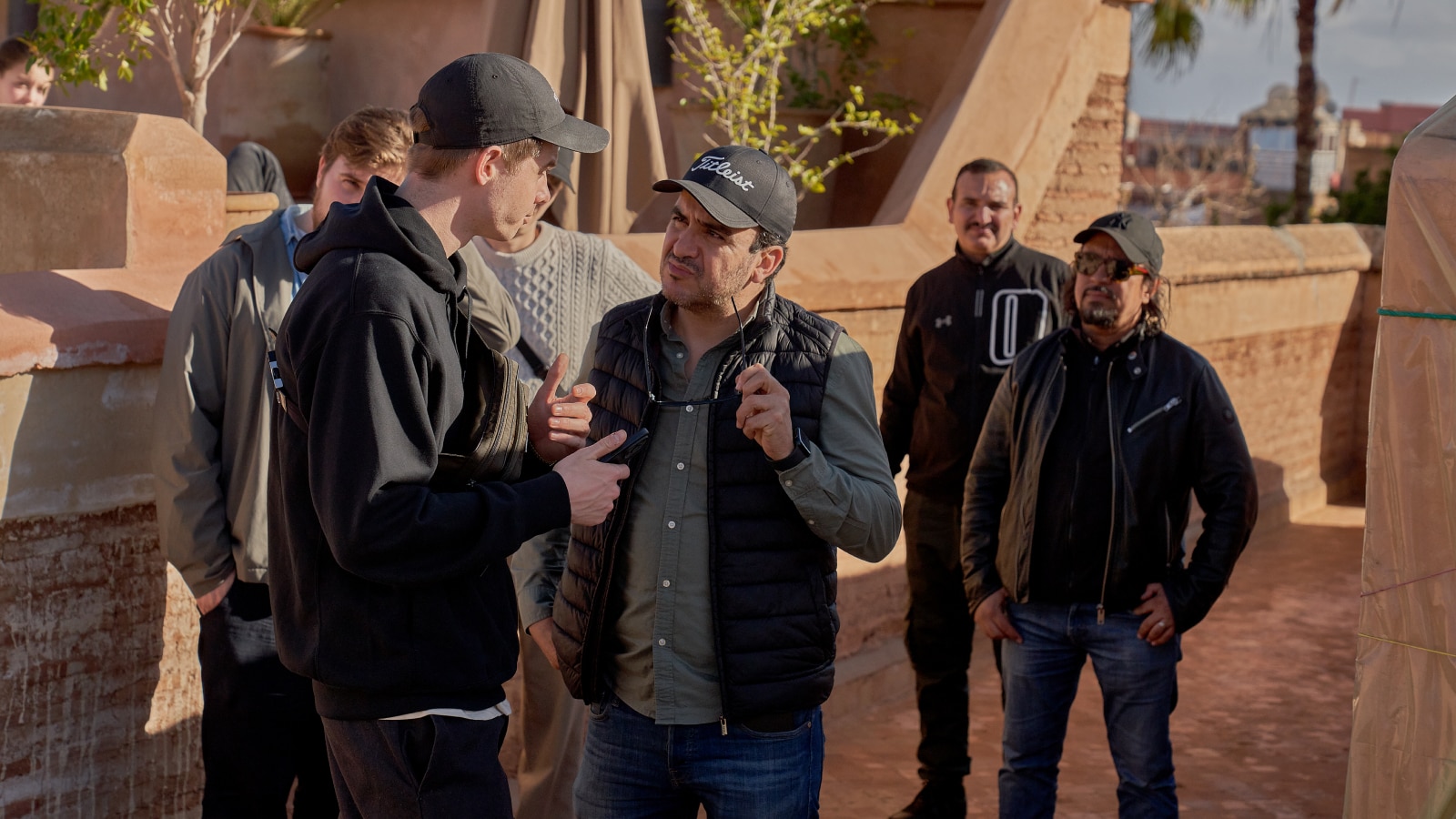 Filmteam in den Straßen von Marrakesch