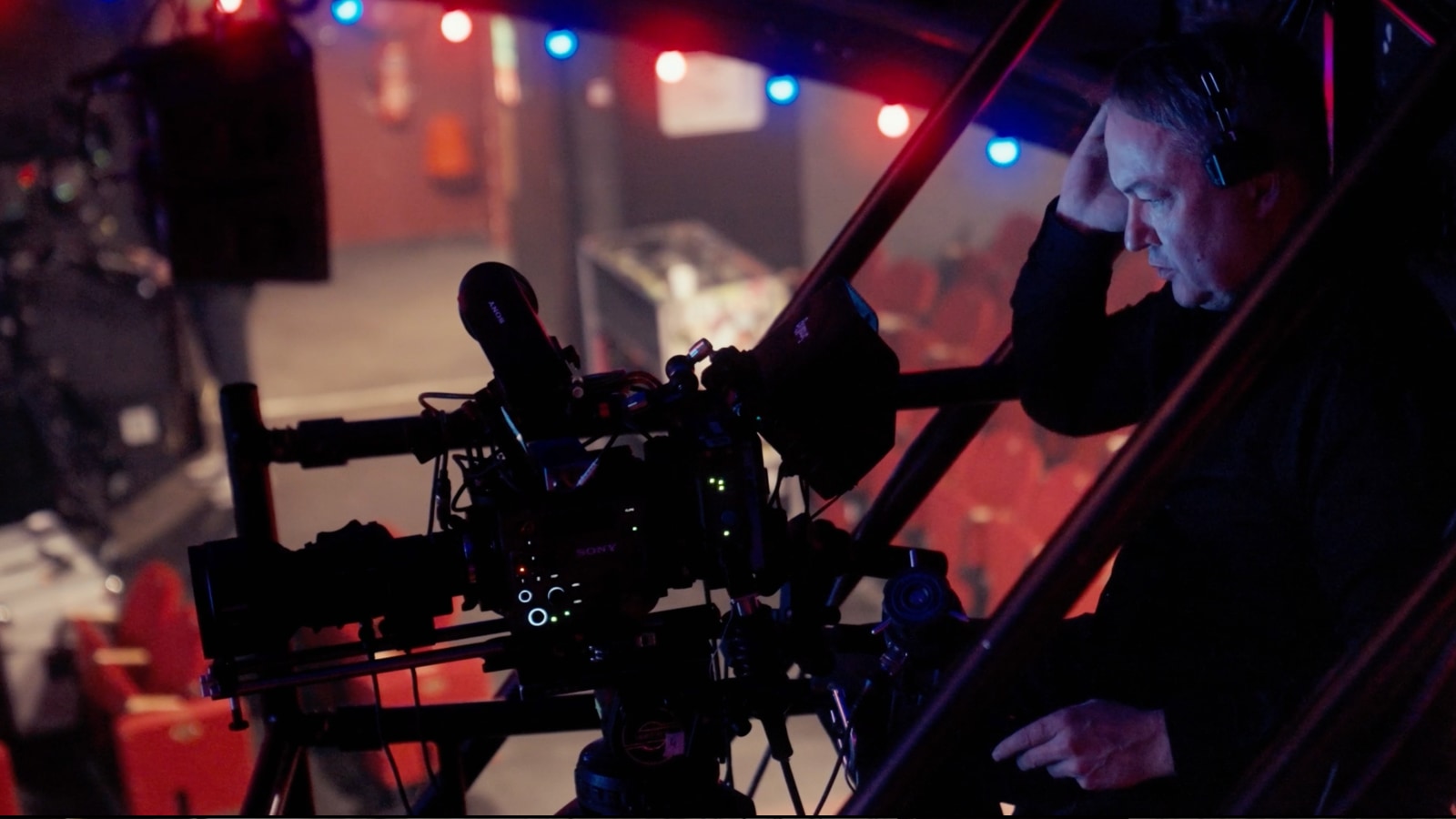 Christophe Boula, président de SPHERE Cameras, avec une caméra BURANO